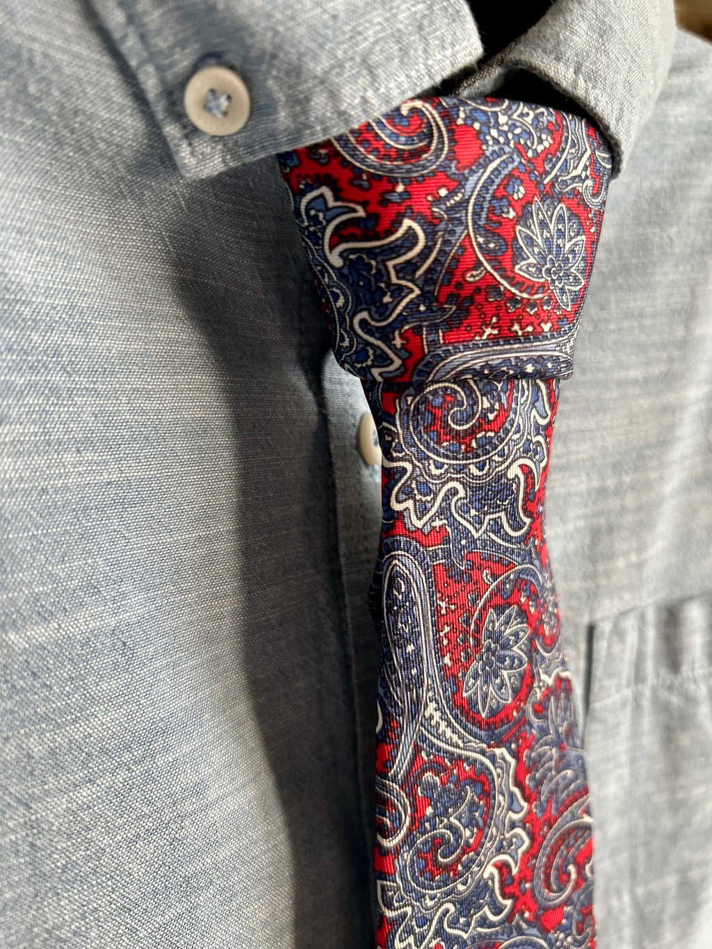 Harry Rosen Necktie – Woven Silk – Red & Navy Paisley – Late 80s